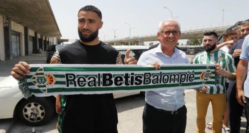 بالفيديو.. نبيل فقير يصل مقر ريال بيتيس للخضوع للفحص الطبي